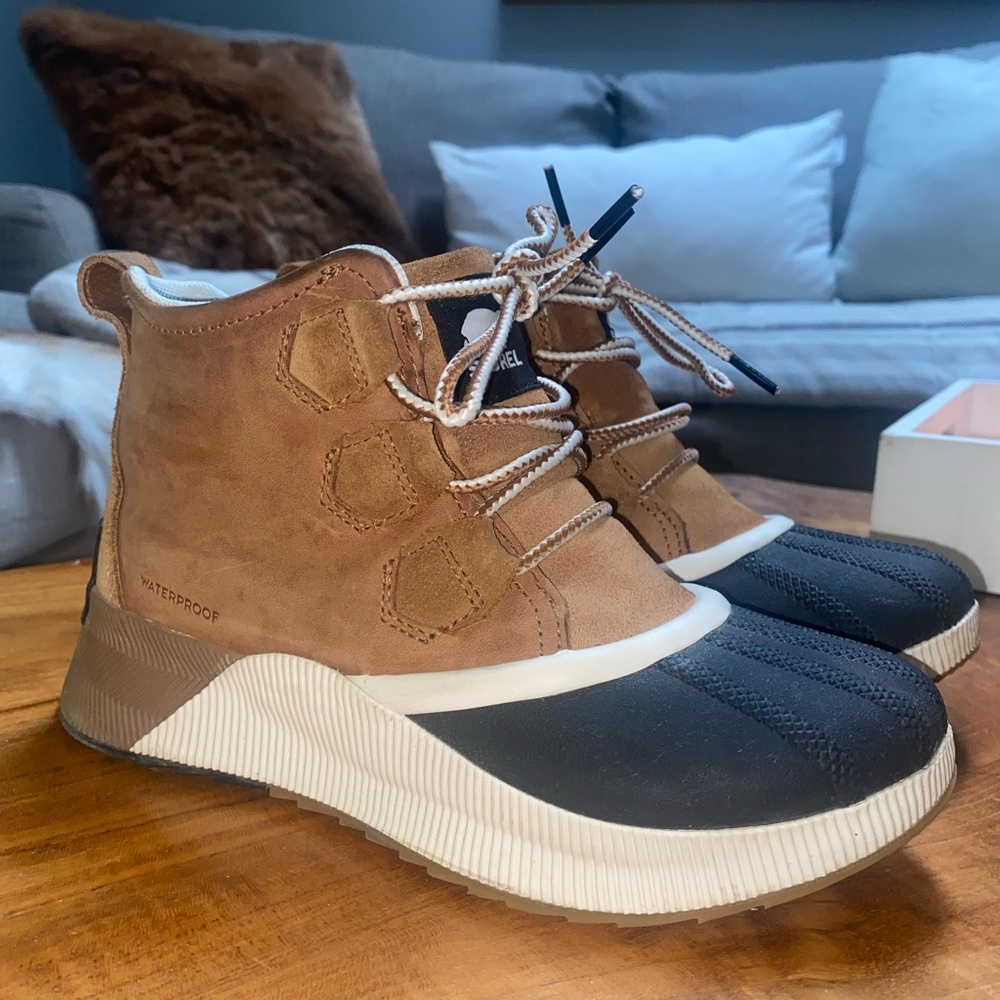 Sorel Tan and Black Handcrafted Boots